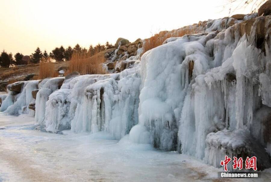 “น้ำตกแข็ง”ในเมืองจางเย่