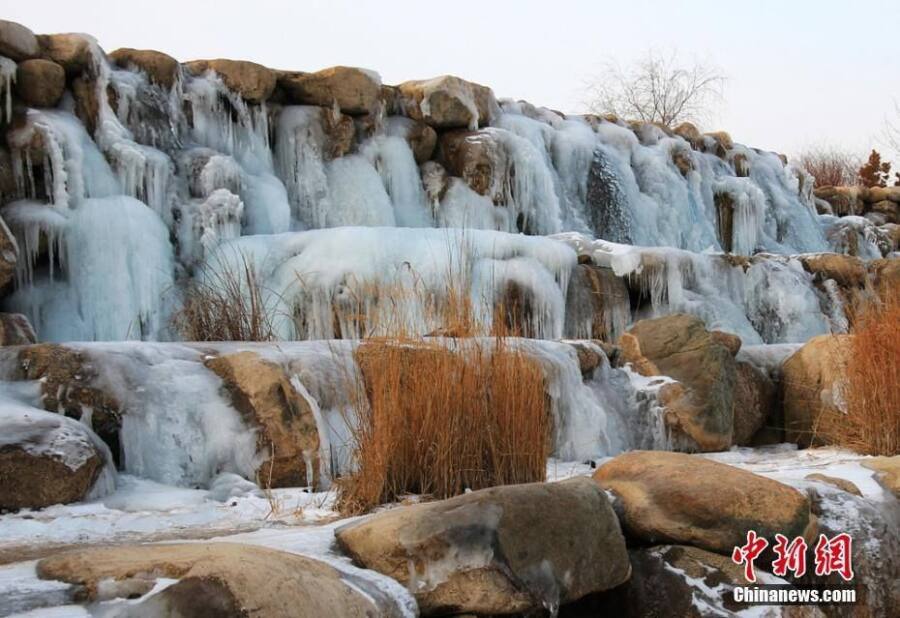 “น้ำตกแข็ง”ในเมืองจางเย่