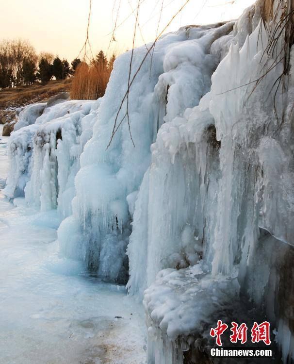 “น้ำตกแข็ง”ในเมืองจางเย่