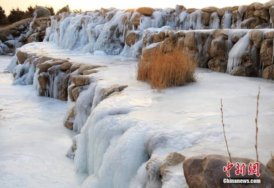 “น้ำตกแข็ง”ในเมืองจางเย่