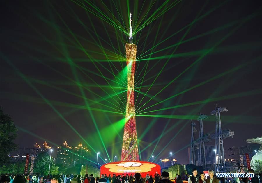 สุดตระการตา! เทศกาลไฟในกว่างโจวทาวเวอร์