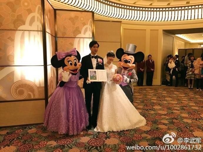 งานแต่งท่ามกลางตัวการ์ตูนดิสนีย์ของคู่รักนักปิงปอง