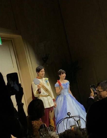 งานแต่งท่ามกลางตัวการ์ตูนดิสนีย์ของคู่รักนักปิงปอง